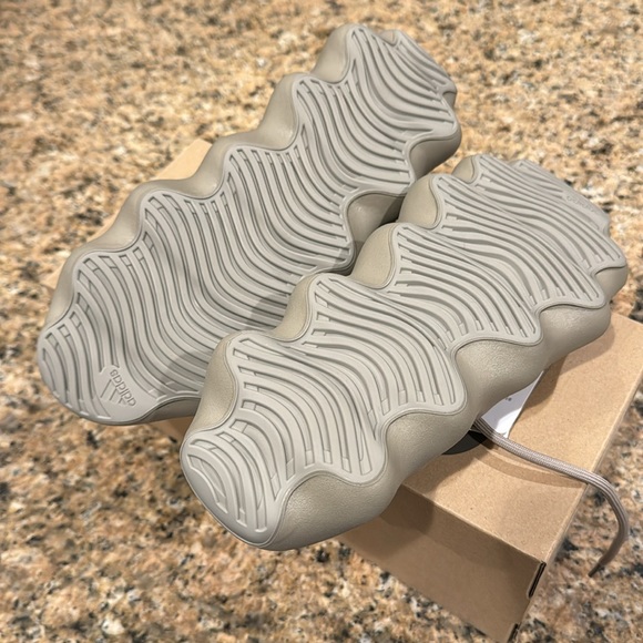 NEW IN BOX Yeezy 450 Stone Flax 8.5 - Picture 8 of 9